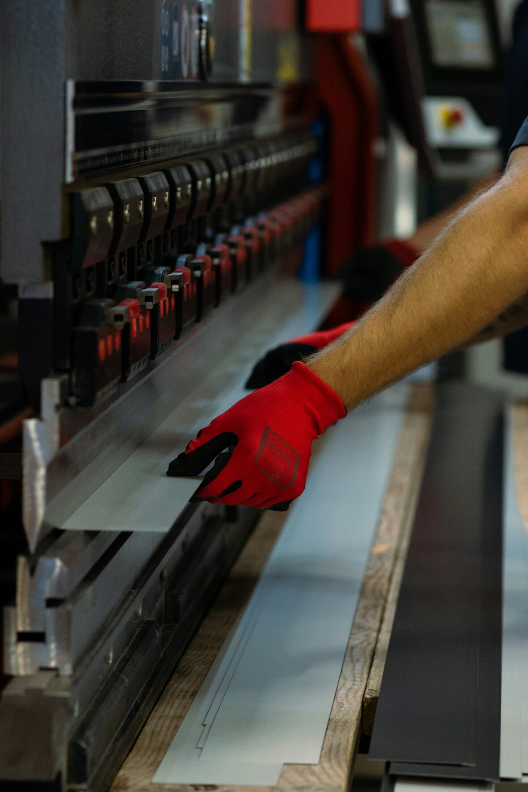 Produktionsmaschine im laufenden Betrieb als Risiko für Betriebsunterbrechung und Ertragsausfälle nach Maschinenschaden